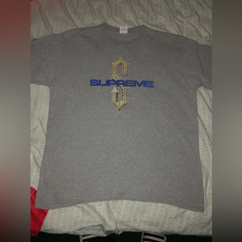 Supreme shirt size L
